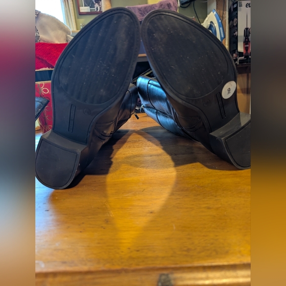 NWOT- Tommy Hilfiger Brown Boots - Picture 8 of 15